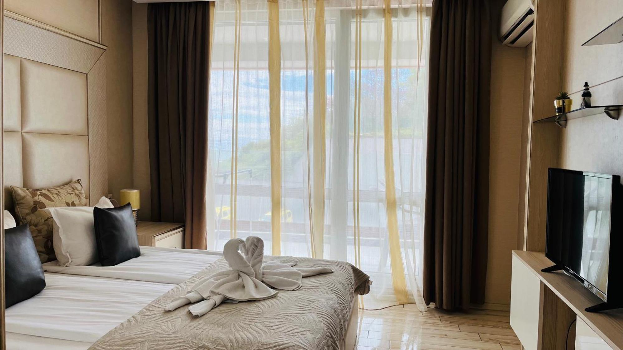 Paradiso 'В' 102 Private Sea View Apartment Nesebar Bagian luar foto