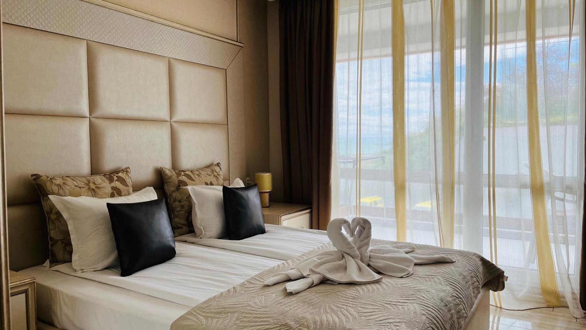 Paradiso 'В' 102 Private Sea View Apartment Nesebar Bagian luar foto